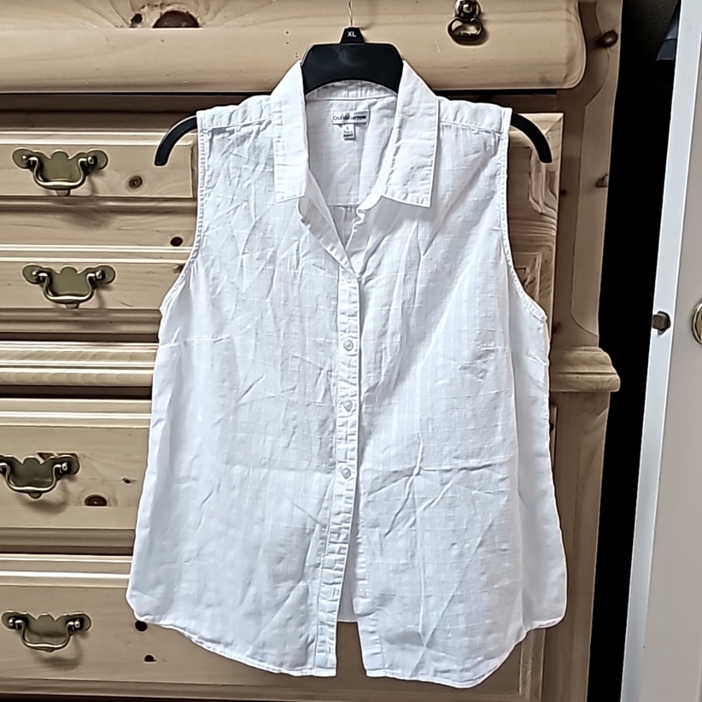 Sleeveless summer shirt